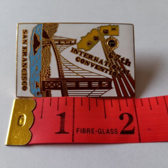 Vintage Golden Gate Bridge Enamel Pin: 1984 Lions Club Convention Souvenir - Picture 3 of 8